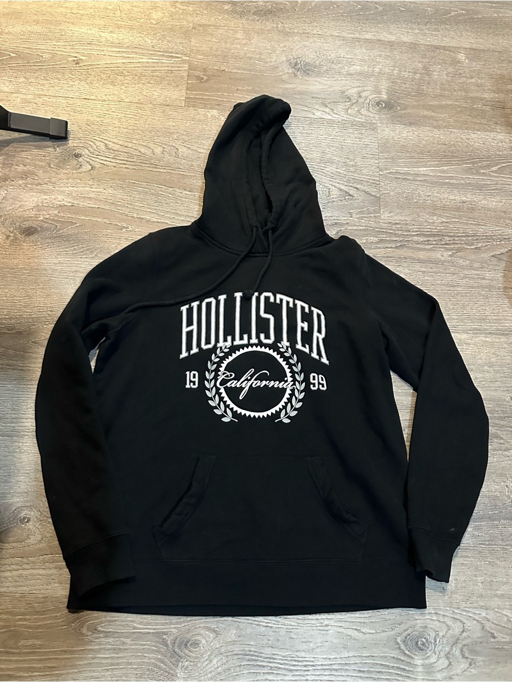 Hollister Women’s Black California Graphic Pullover Hoodie Size L